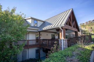 Bearfoot Lodge - 4