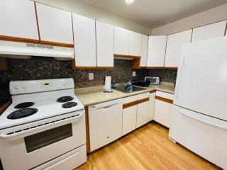 Top-Floor 1BR King Bed Washer & Dryer - 5