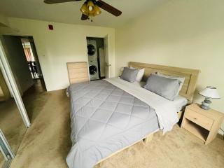 Top-Floor 1BR King Bed Washer & Dryer - 9