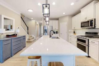 Bishops Landing --- 38480 Carroll Dr - 1