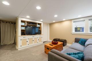 Monthly Rental | Hawthorne Retreat + Pet Friendly + Furnished + Walkable - 1