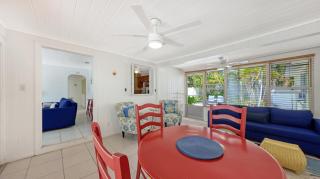 Walk to Lido Beach, Restaurants, Kayaking & Pool - 5
