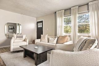The Parkside Family Retreat Near Downtown and Walkable to Greenway - 0