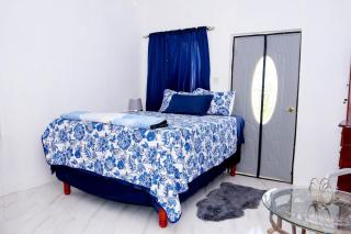 Sharays Hideaway - 0