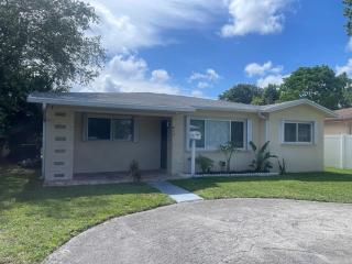 The Hallandale Hideaway - 8