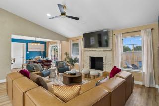 Cowboy Luxe Retreat Pool Putt Putt Pickleball - 1