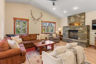 4BR Townhome Near Canyon Lodge & Lakes Basin - 0