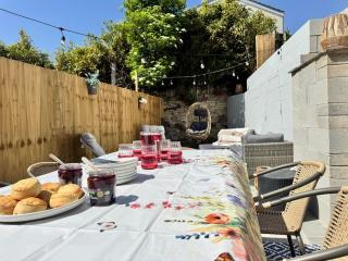 Perfect for Groups Games Room Festoon Dining NTFLX - 5