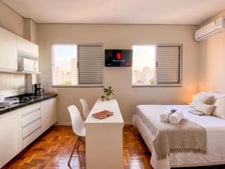 Prado Premium Lofts e Kitnets com Ar-Condicionado e TV Smart - 0
