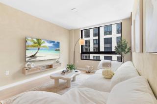 Wynwood Top Floor 2BR Pool Gym Views - 3