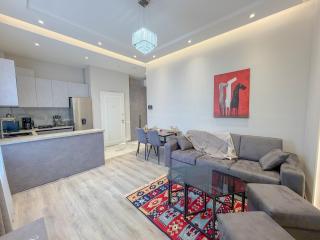 Quiet Oasis near Center Garden Free Parking 1 - 2