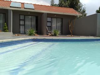 dulcomb Guesthouse - 1