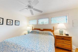 Sea Colony -- 8901 Timberlake - 2