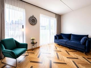 Stylish City Center Apartment with Parking - 5
