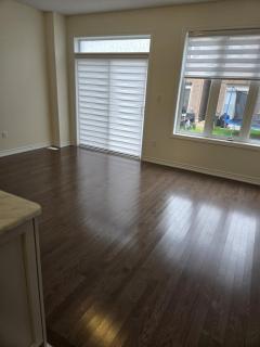 Modern & spacious 4-bedroom home with free parking - 3