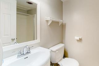 Tower Shores -- 46 Atlantic Watergate - 2