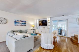 Westwood --- 828 Westwood Unit D - 9
