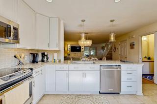 Westwood --- 828 Westwood Unit D - 1