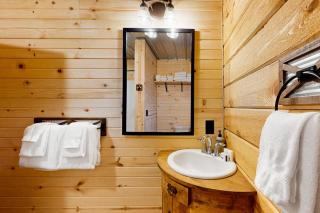 Brown Bear Cabin - 1