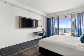 Crowne Plaza Surfers Paradise by IHG - 9
