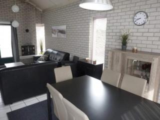 Holiday Home in Schoneveld with Garden - 2