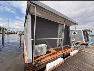 Glamping Houseboat - 4