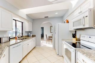 Sunshine Hideaway - 3