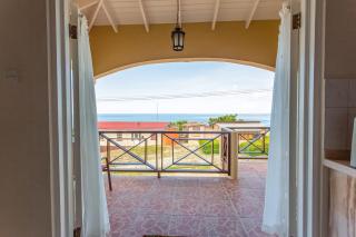 Oceanview Terrace, Walk to Beach, WiFi and Parking - 1