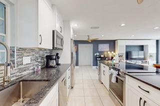 Modern Getaway - 6