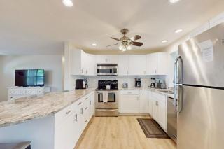 Breezy Bungalow - 4