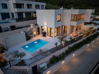 Azure Del Mar -with heated Pool- - 9