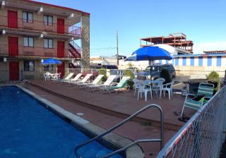 Cloud 9 Inn - Beach Hotel - 8