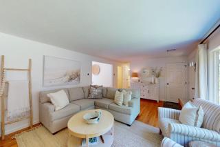Quiet Long Pond Getaway - Harwich - 6