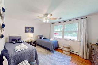 Quiet Long Pond Getaway - Harwich - 3