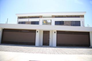Relaxing 2BR Stay Saltwater Pool and Modern Amenities - 1