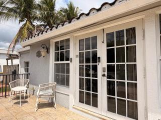 Stylish Hollywood Retreat Near Beach & Hard Rock - 7