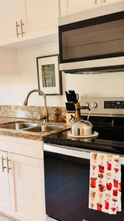 Stylish Hollywood Retreat Near Beach & Hard Rock - 6
