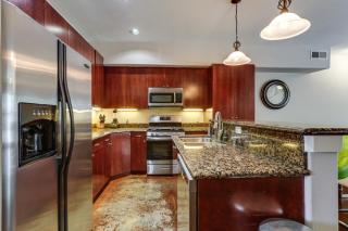 Walkable EaDo Condo Near Dtwn: Modern + Chic! - 2