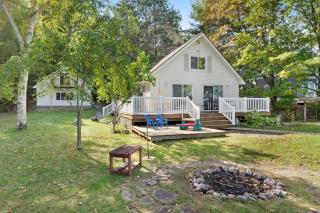 Walloon Lake Cottage - 9