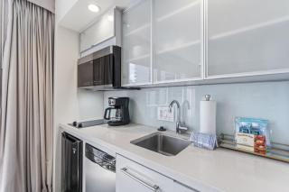 Ala Moana Hotel 1 bedroom sleeps 4 with King bed - 4