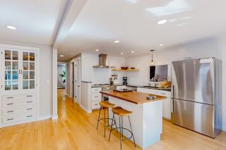 Private Pocasset Getaway - 2