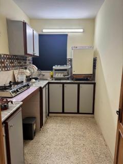 2 Bed Apartment in Gulberg & Cozy Lounge - 2