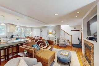 Wraparound Hideaway - 8