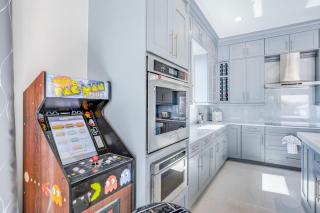 Modern Hickory Hideaway - 2