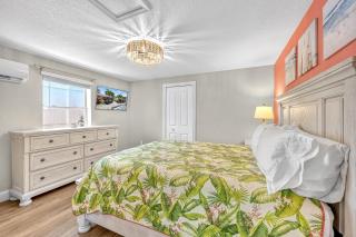 Walk to Siesta Key Beach & Village, Pool, Dock, Game Room! - 3