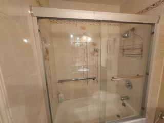 Urban Retreat -Suite A - 8