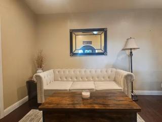 Urban Retreat -Suite A - 6