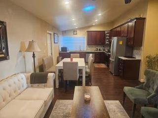 Urban Retreat -Suite A - 4