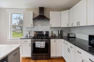 Ski & Stay Montpelier 4BR Home Sleeps 8 home - 2