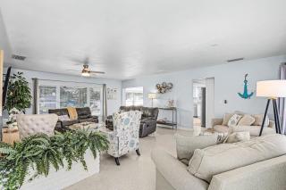 Waterfront Getaway - 4